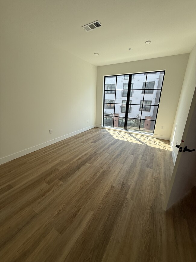 Building Photo - 4315 S Congress Ave