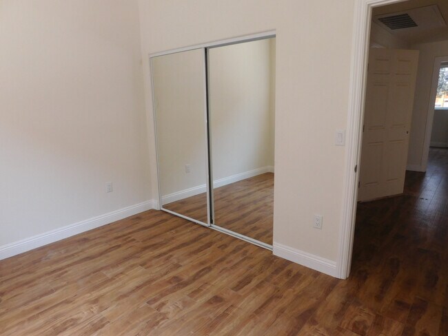 Foto del edificio - Tujunga Canyon, 10211-10215