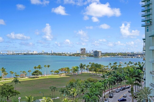 Foto del edificio - 2000 N Bayshore Dr