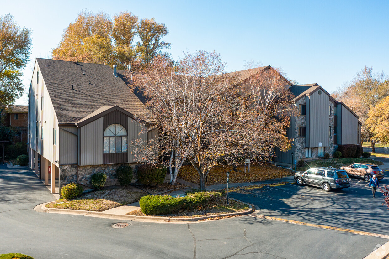 Building Photo - Millstone Manor