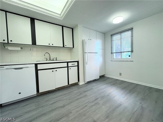 Building Photo - 2264 Winkler Ave