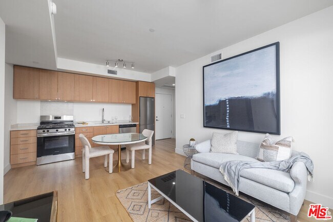 Building Photo - 1822 Overland Ave