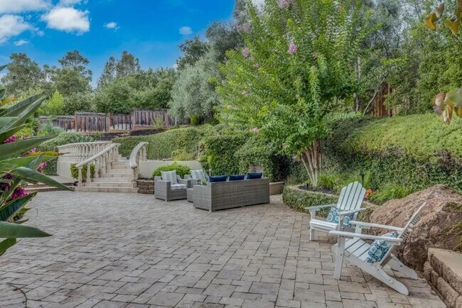 Building Photo - Los Gatos - Rare opportunity to make this ...