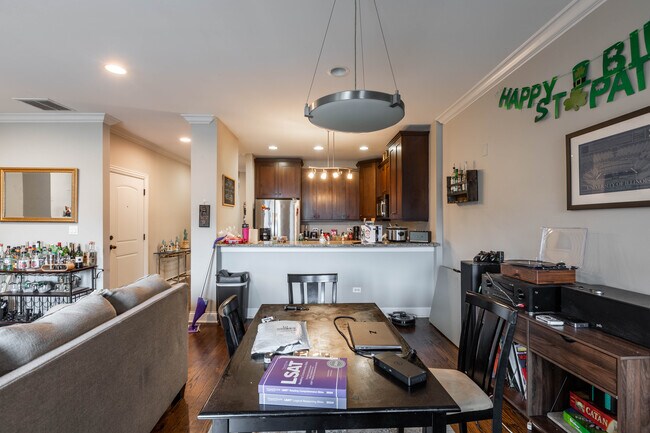 Foto del edificio - 1138 W Diversey Pky