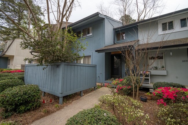 Foto del edificio - 187 Woodstone Dr