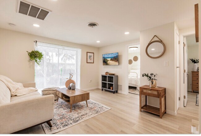 Foto del edificio - 1611 Florence Ave