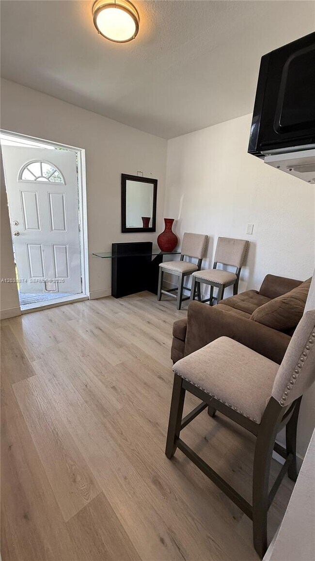 Foto del edificio - 8281 SW 28th St