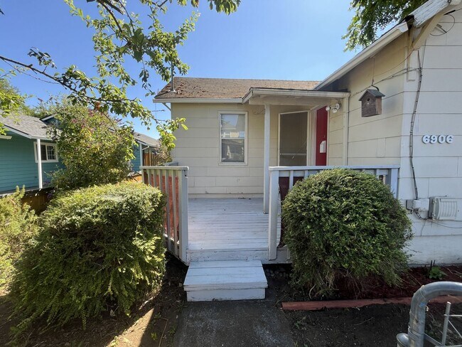 Building Photo - Charming North Portland Home with Bright Living Spaces, Spacious Kitchen & Expansive Backyard Ret...