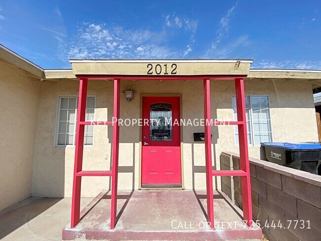 Building Photo - MODERN UPGRADED 2 BEDROOM HOME W/ HUGE BAC...