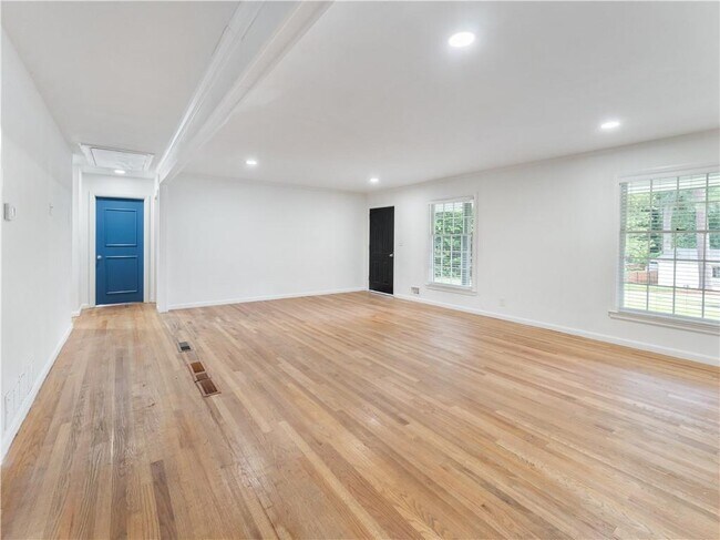 Foto del edificio - 1685 Dunwoody Pl NE