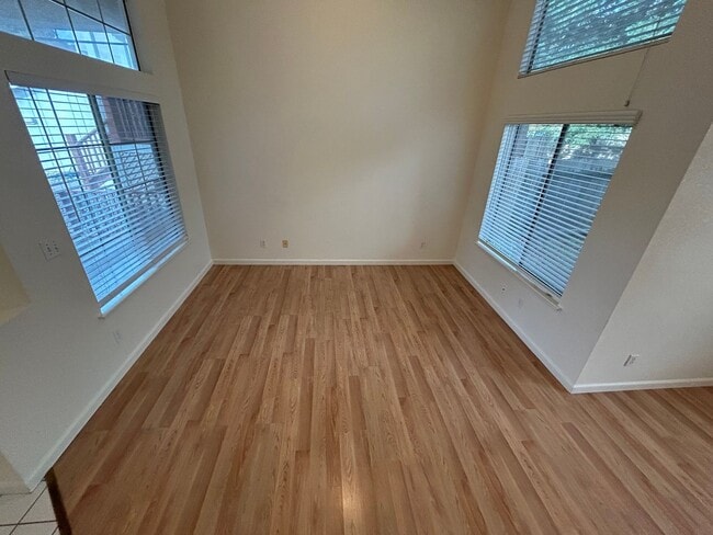 Foto del edificio - Avail Now - Elk Grove