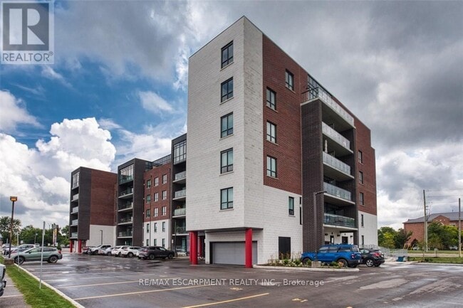 Building Photo - 5-305 Hamilton St N