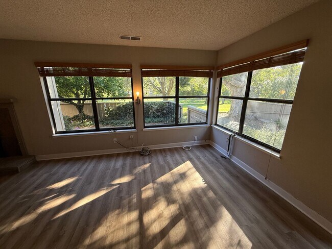 Foto del edificio - 2 Bedroom, 2 Bathroom home on King Court.