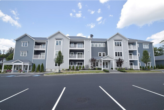 Building Photo - Holbrook Condo