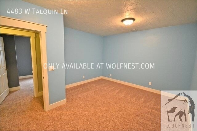 Building Photo - Lovely 4 Bedroom Daybreak Basement Unit! N...