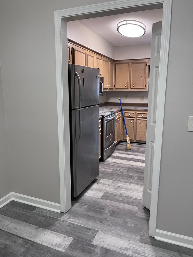 Building Photo - Spacious 2 bedroom/2 Bath condo in Churchi...