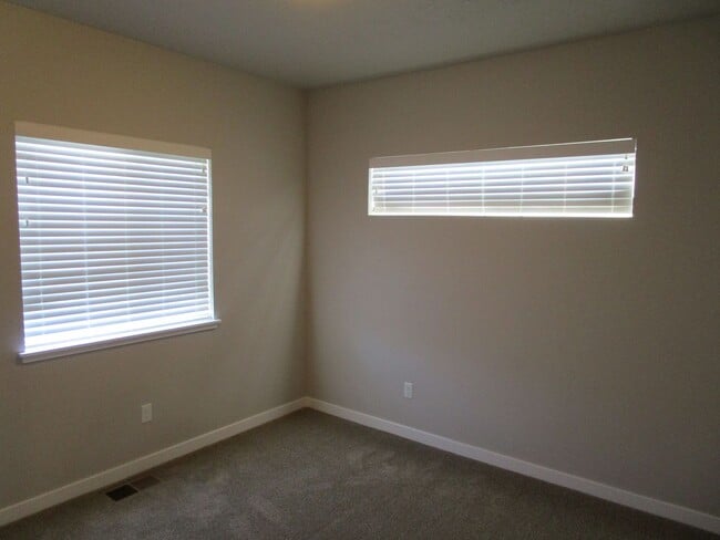 Building Photo - 0598