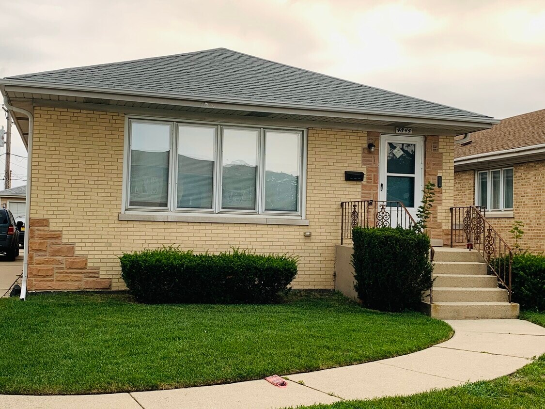 4844 N Greenwood Ave, Norridge, IL 60706 House Rental in Norridge, IL