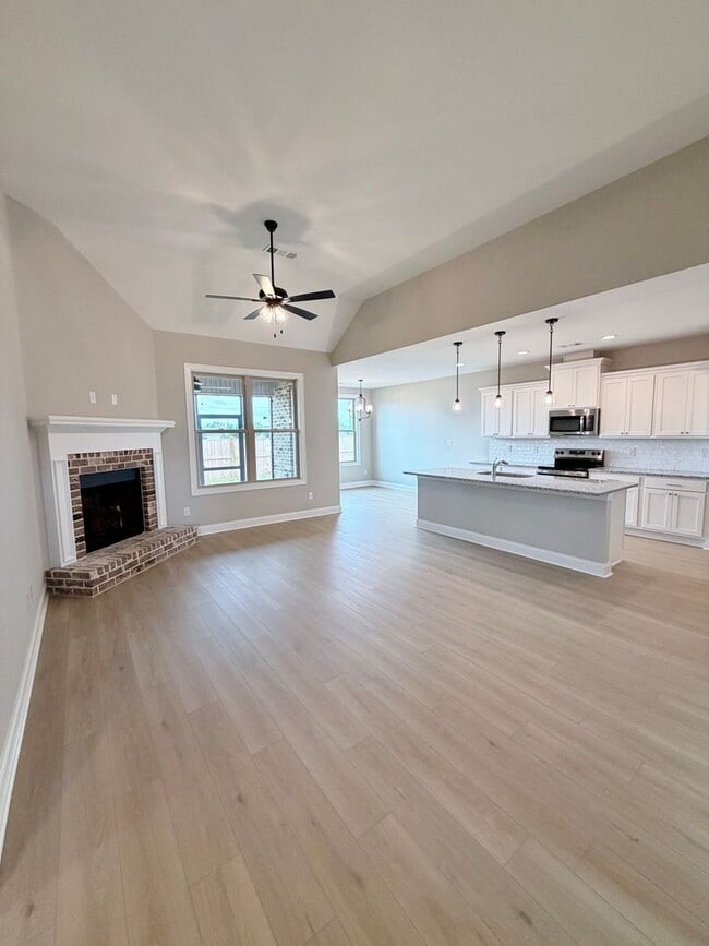 Foto del edificio - 204 Farmland Cir