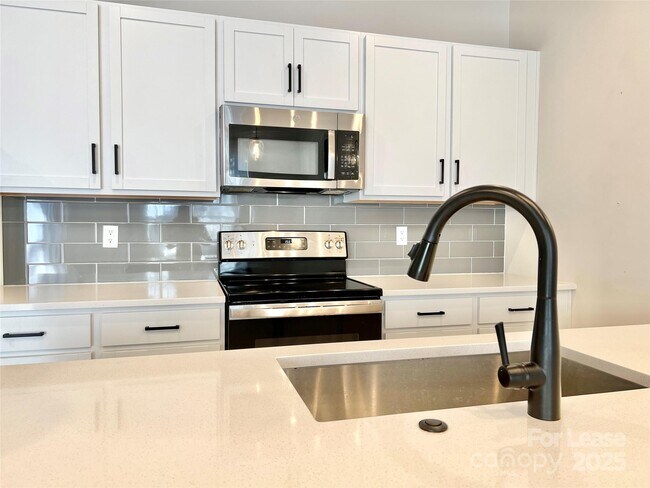 Building Photo - 5348 Somerset Hill Ln