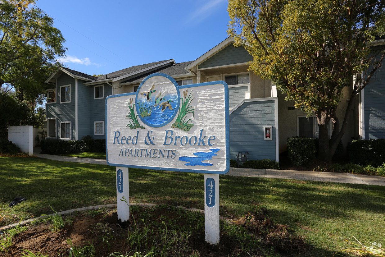 Primary Photo - Reed & Brooke Apartments