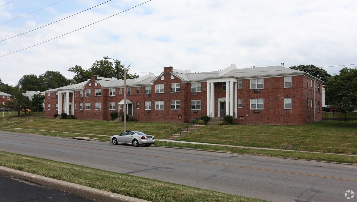 Foto del edificio - Greenleaf Apartments