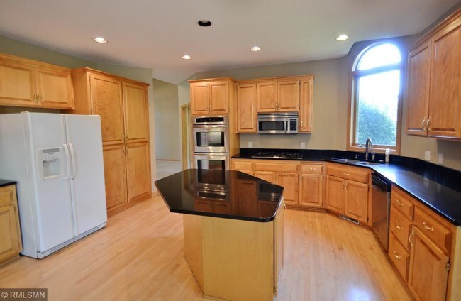 Building Photo - 10195 Gristmill Ridge