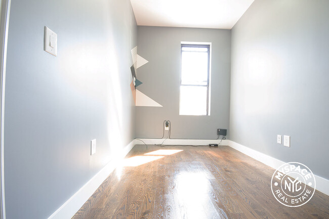 Building Photo - 285 Onderdonk Ave
