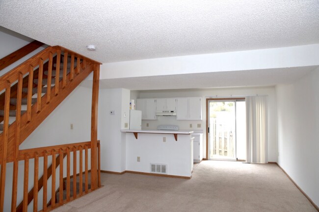 Building Photo - 5073 Singleton Dr