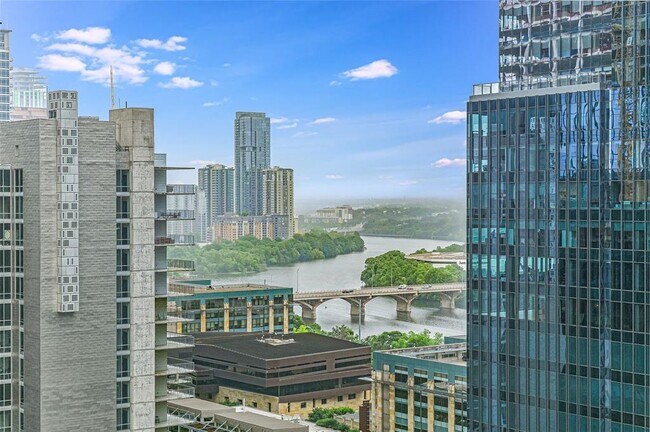 Foto del edificio - 360 Nueces St