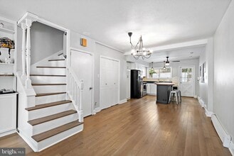 Building Photo - 2141 Montrose St