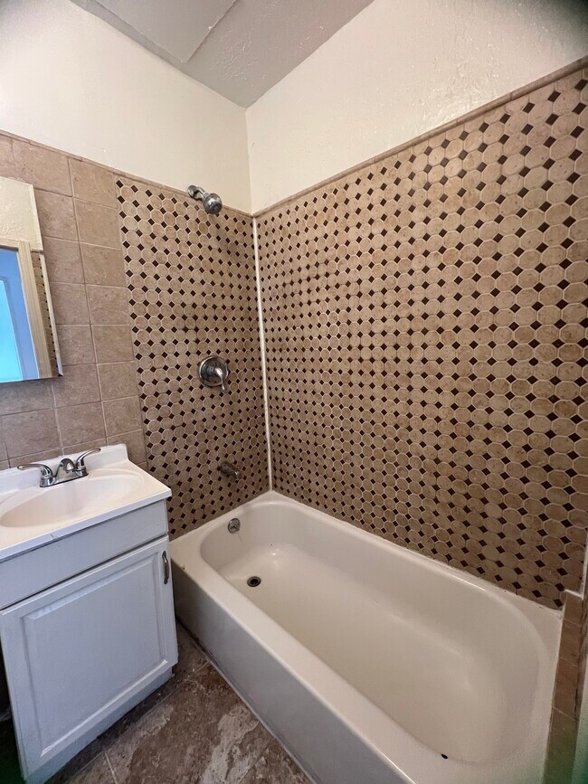 Foto del edificio - 819 N Alta Vista Blvd