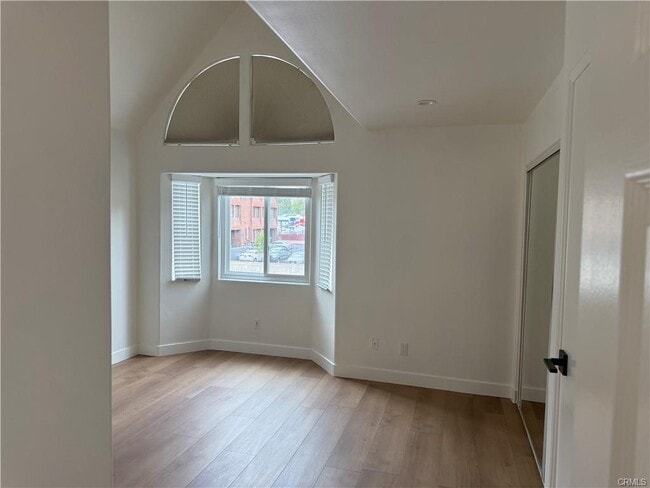 Foto del edificio - 5145 Yarmouth Ave