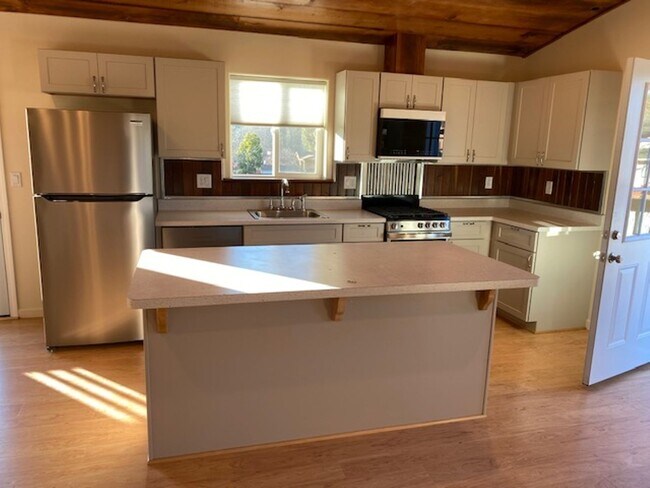 Foto del edificio - 8075 Curbaril Ave