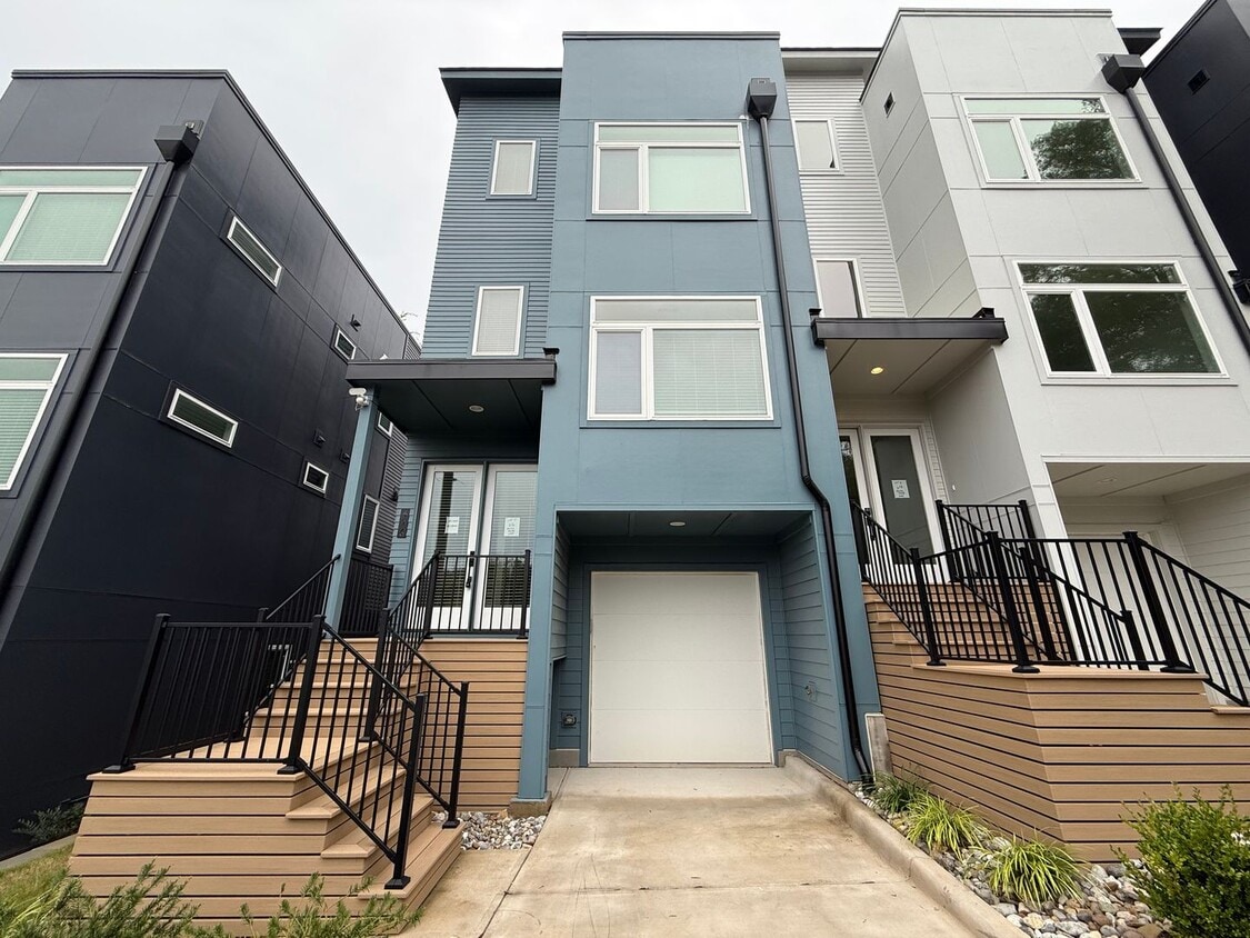 Foto principal - Luxurious New Construction 4BD, 4BA Downto...
