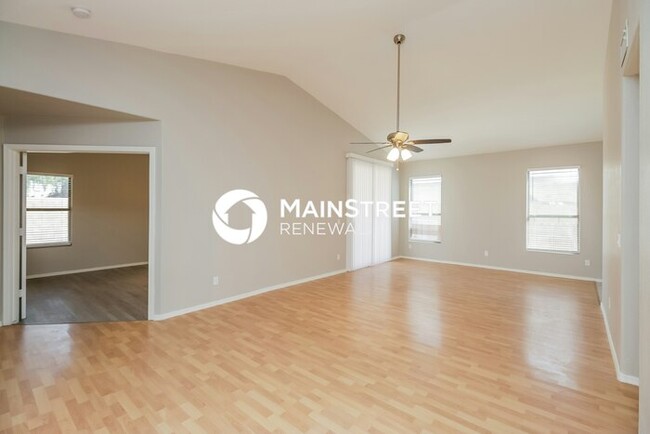 Building Photo - 588 E Devon Dr