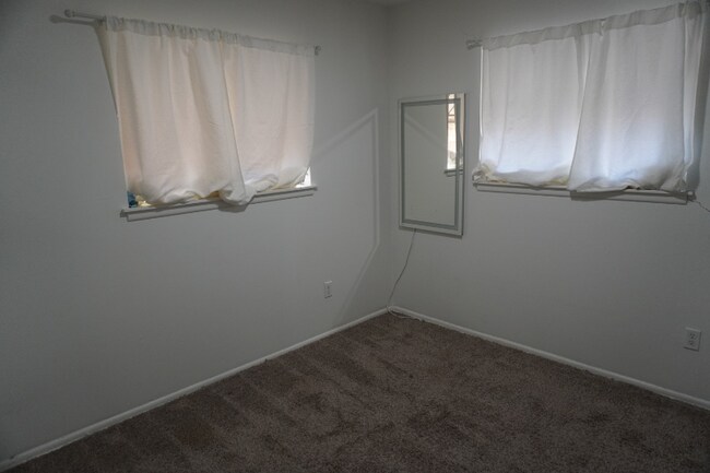 Building Photo - 223 Michelle Dr