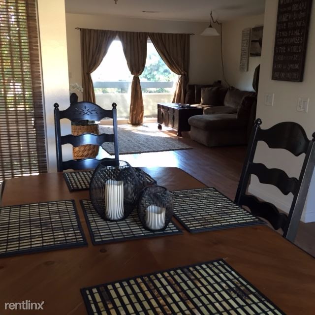 Building Photo - 2 br, 1.5 bath Condo - 226 Oakwood St