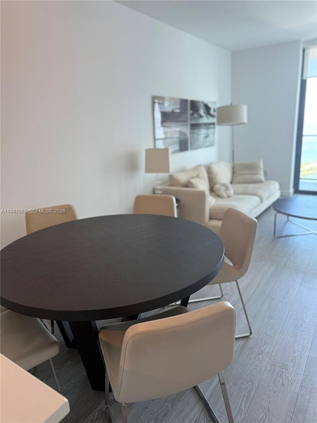 Foto del edificio - 501 NE 31st St