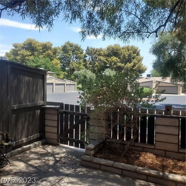 Foto del edificio - 4032 Village Square