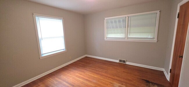 Foto del edificio - 3 Bedrooms 2 Bathrooms for $1,250! Roundtree area!