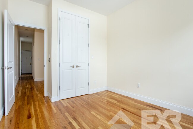 Foto del edificio - 433 Rogers Ave