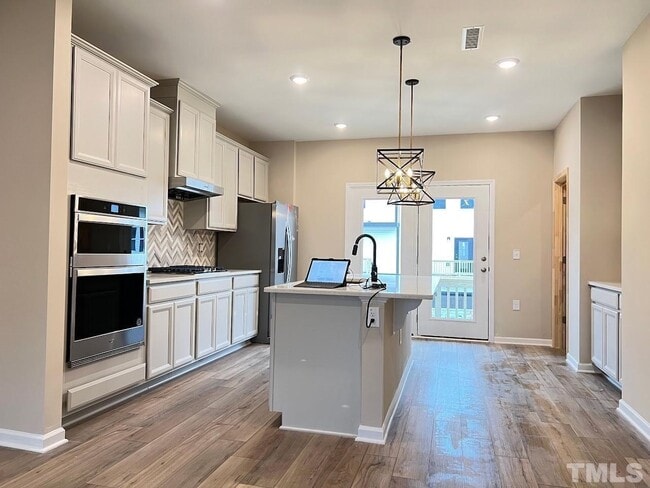 Building Photo - 4 Bedroom Luxury Townhome close to Raleigh Downtown