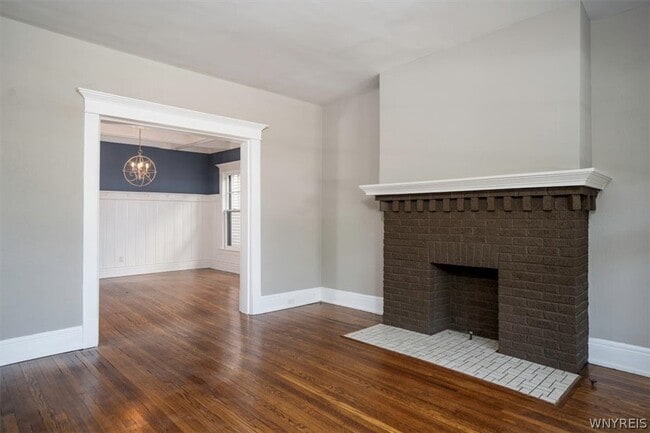 Foto del edificio - 825 Forest Ave