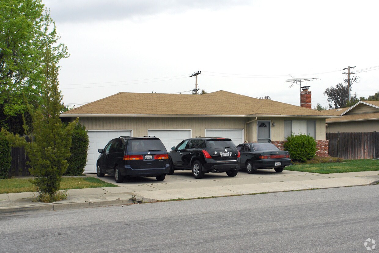 Foto principal - 19333 Sorenson Ave