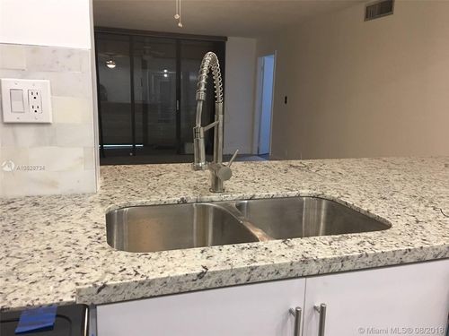 Foto principal - 7950 W McNab Rd