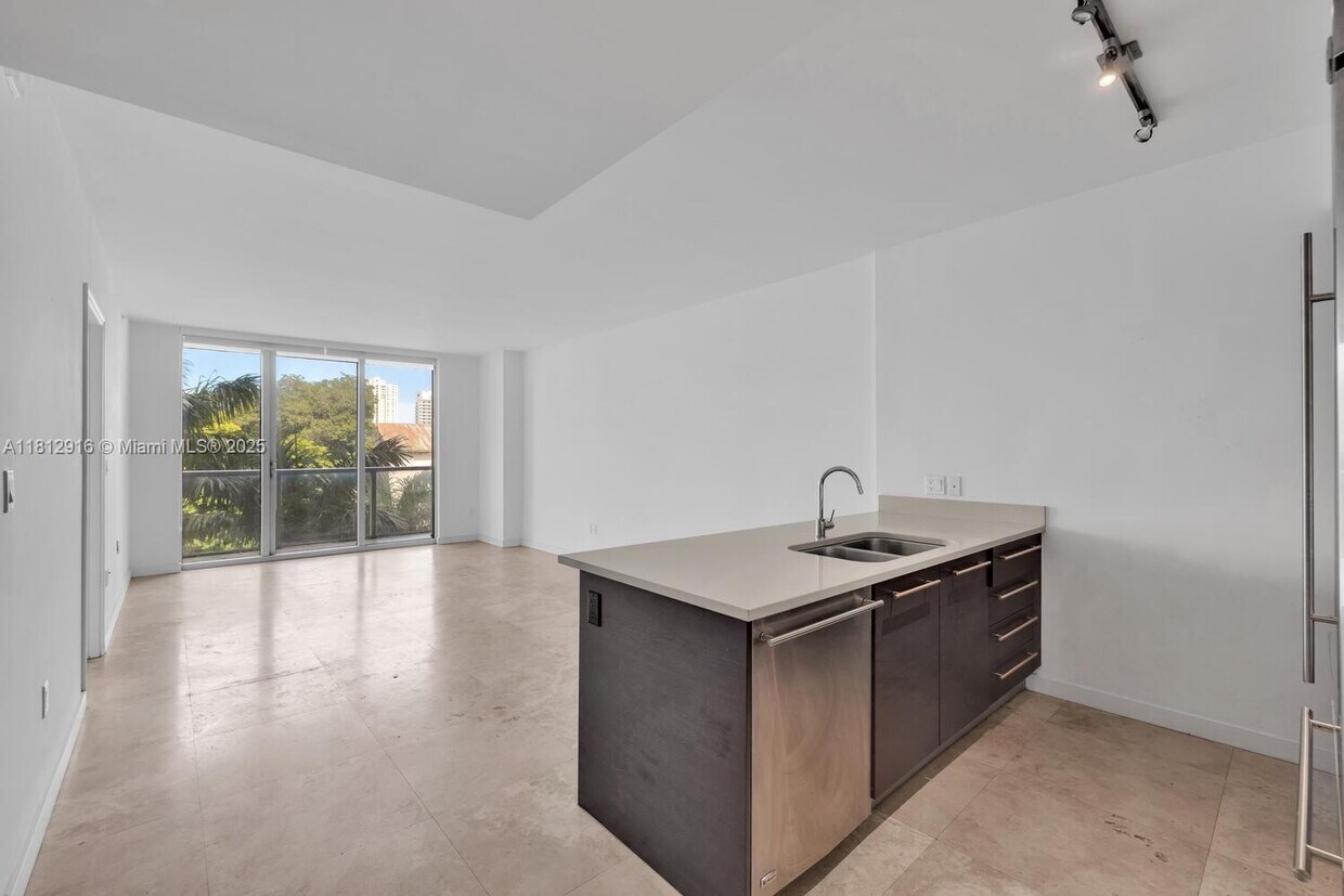 Primary Photo - 500 Brickell Ave