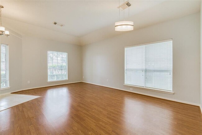 Foto del edificio - 3402 Pebble Beach Ln
