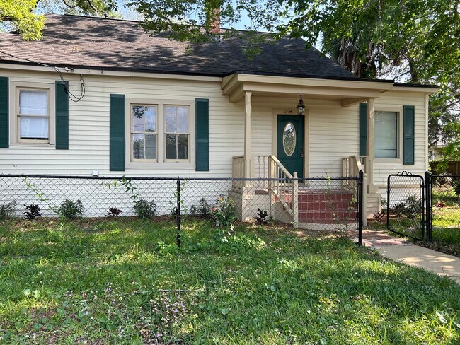 Building Photo - 1554 Lasalle St