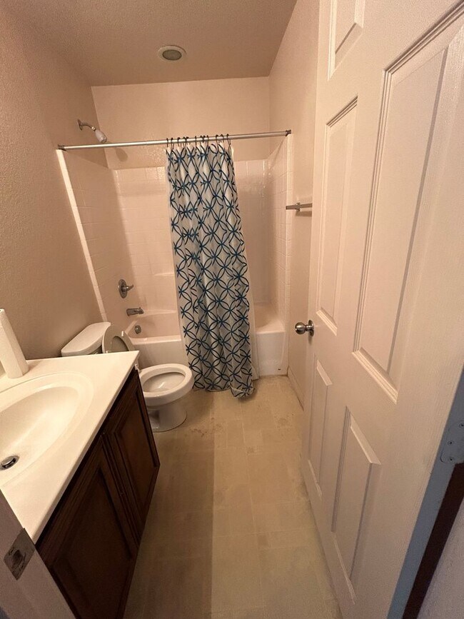 Building Photo - CUTE 2 STORY 3 BEDROOMS/ 2.5 BATHROOMS, WI...